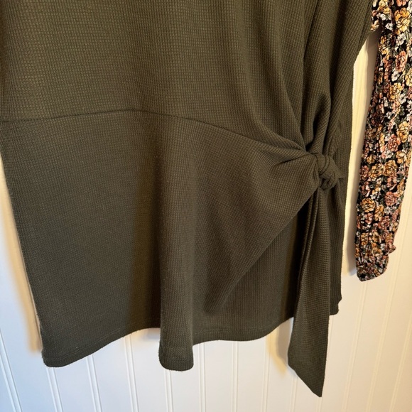 Daytrip Dusty Olive Floral Sleeve Side Tie Long Sleeve Women’s Size Medium - Picture 6 of 14